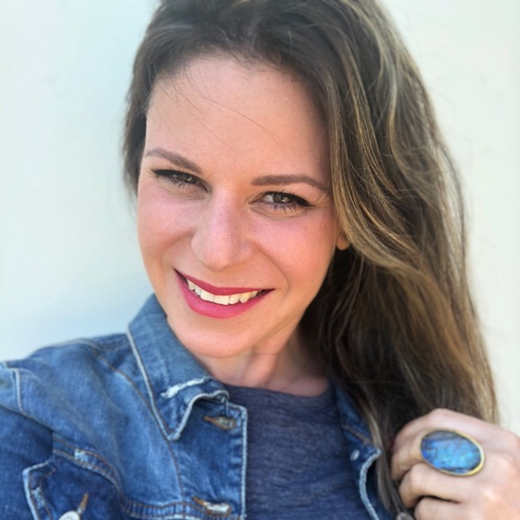 Meet your Posher, Jennifer - Picture 1 of 2